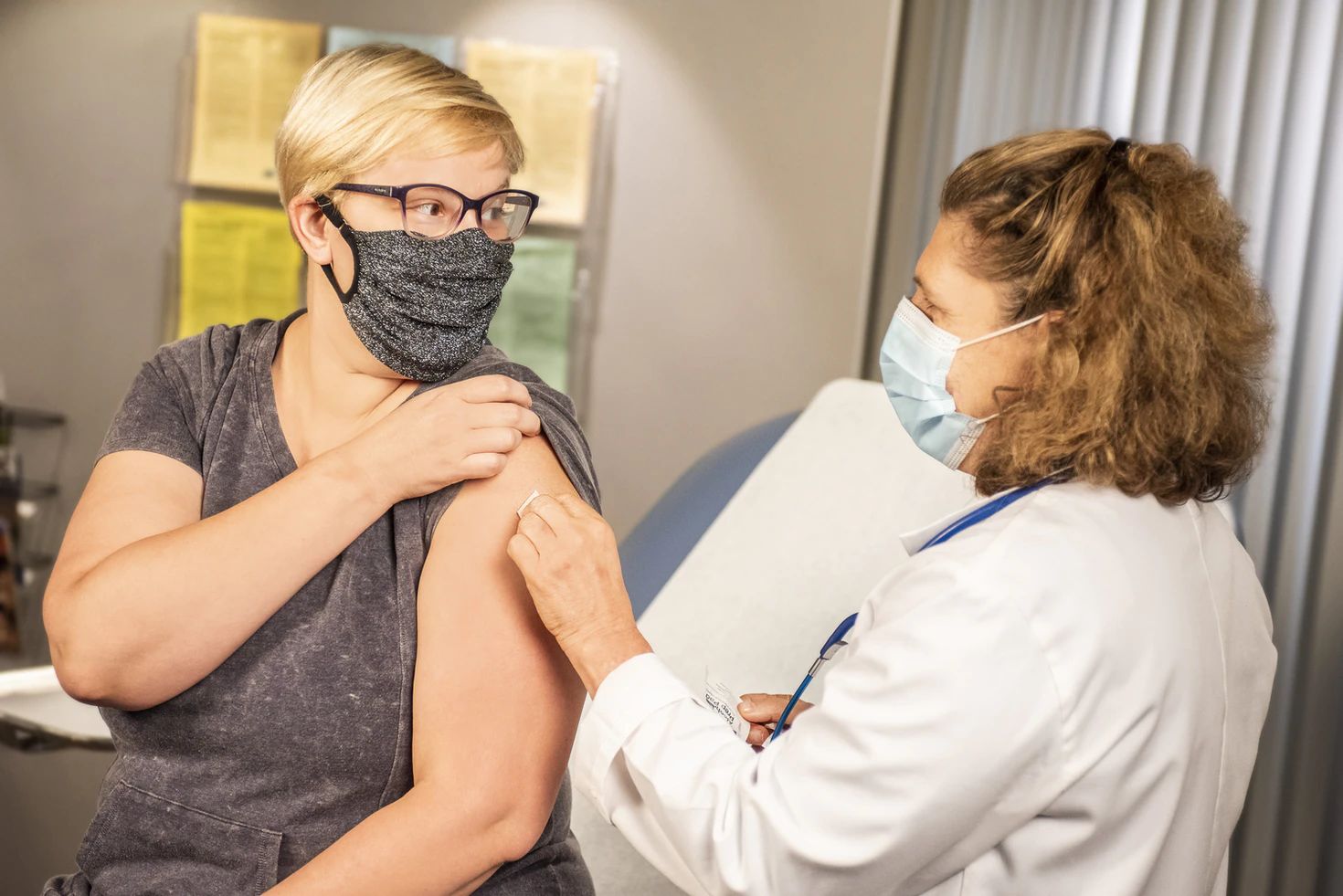 You are currently viewing Problems with COVID-19 Vaccination and How to Solve Them